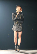 组图：众星献唱东京时尚秀 幸田来未少女时代比人气