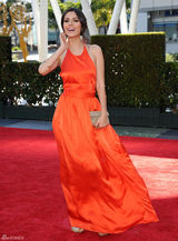 组图：维多利亚-嘉丝蒂橙色礼服性感亮相