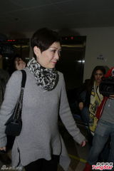 组图：欧阳震华出院流泪谢老婆 称病发无关酒精