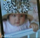 幻灯图：李湘公开一家三口甜蜜照 幸福辣妈成长记