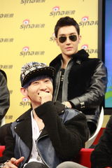 高清组图：SJ-M做客争开微博 玩转网络流行语