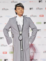 高清组图：MTV超级盛典红地毯 蔡康永亮相造型抢眼