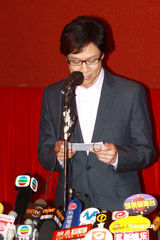 幻灯图：陈志云首回应涉贪事件 面带笑容坚强面对