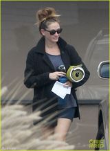 组图：46岁朱莉娅-罗伯茨素颜短裤长腿动人