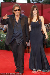 组图：《莎乐美》首映 导演帕西诺携小女友现身