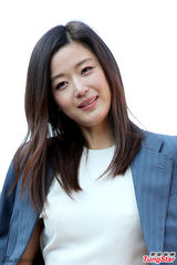 组图：全智贤亮相台湾优雅动人