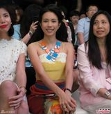 组图：莫文蔚走出丧父阴霾出席时尚活动