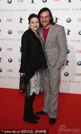 幻灯图：群星齐聚电影节之夜活动 布吉特举止出位