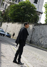 高清图：朱亚文街拍披肩外套开衫围巾一件即可