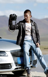 组图：型男张博川藏随拍 尽显本色性情