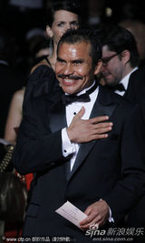 高清图：《巴拉小姐》首映礼 Stephanie获导演护花