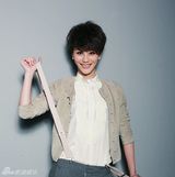 组图：江易珈时尚写真 演绎摩登短发女王