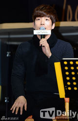 组图：2AM为演唱会排练 郑珍云车祸后首亮相