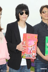 组图：陶喆与萧敬腾共游花博 自曝不排斥今年结婚