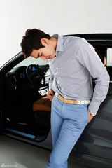 组图：韩星郑糠云时尚写真与名车搭档彰显气质