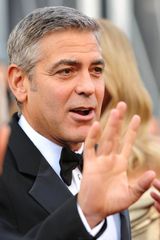 高清组图：乔治-克鲁尼携女友史黛希恩爱亮相