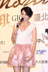 组图：梁咏琪筹备台湾个唱希望明年能生龙凤胎