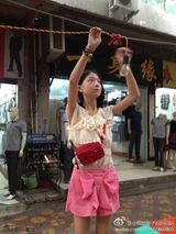 组图：冰粉妹妹走红似周冬雨 辍学摆摊供妹上学