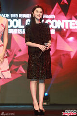 组图：范冰冰助阵COOLGUY 遇痴情粉丝胸前签名