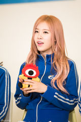 独家高清图：蜡笔团Crayon Pop对话新浪娱乐