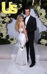 组图：黑眼豆豆主唱菲姬诞子 盘点夫妻恩爱照