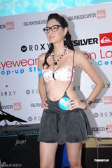 组图：高海宁等出席眼镜发布会 众名模皆清凉装扮