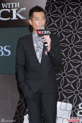 组图：古天乐坚持家人团聚庆生 木讷拍全家福