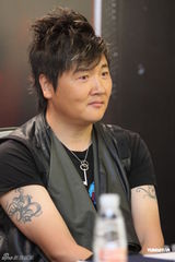 组图：孙楠时隔八年上海再开唱 毛阿敏迪克牛仔助阵