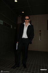 杜丽莎被告拖欠工资 其夫到庭应讯双方未达成和解