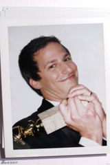 组图：金球奖后台大头照 获奖者卖萌开心留影