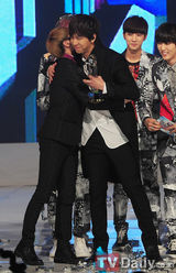 组图：韩国《MCD》李升基战胜梁耀燮获三连冠