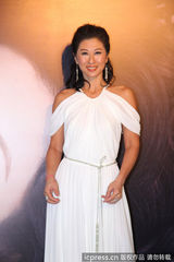 组图：叶倩文女神装扮宣传个唱 扭腰搏命练舞