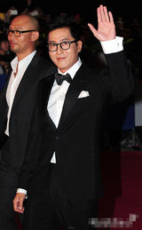 组图：金柱赫和吴志浩亮相红毯展成熟魅力