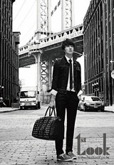 组图：丁一宇赴纽约拍写真 摩登时尚范儿酷劲十足