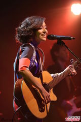 组图：Lara梁心颐自组公司 献歌谢周杰伦栽培