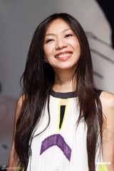 组图：万芳兼任新专辑制作人 分享幕后花絮