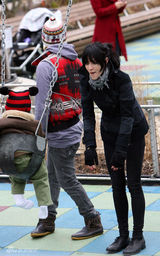 幻灯图集：阿什莉-辛普森一家三口在公园玩耍