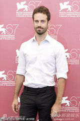 高清图：《黑天鹅》记者会 文塞尔护花娜塔莉-波特曼