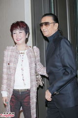 组图：叶佩雯郭伟亮浪漫大婚 陈奕迅喜当兄弟团