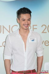 组图：连诗雅被碰手臂尴尬 罗仲谦心态好引女友