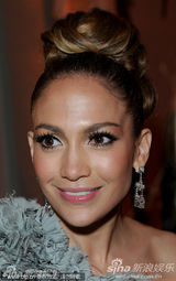 幻灯：《名利场》戛纳办派对 洛佩兹邓文迪争艳