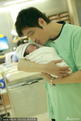 组图：新科妈妈苏岩罕见大肚照曝光