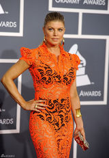 高清组图：格莱美红毯费姬橙色透视礼服露内衣