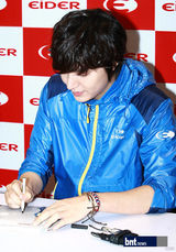 组图：韩星李敏镐出席代言品牌粉丝签名会