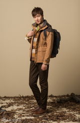 组图：李敏镐秋冬户外写真温柔帅气