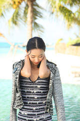 组图：王丽坤异域写真 椰风海浪大气唯美