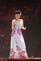 组图：汪明荃助阵关菊英演唱会 黄日华陈豪献唱