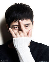 组图：高云翔卖萌有绝招 假期九连拍秘笈公开