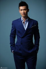 组图：奇道蓝西装写真帅气绅士彰显型男魅力
