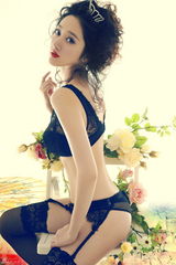 组图：张舒媛大尺度写真曝光 宅男女神性感升级